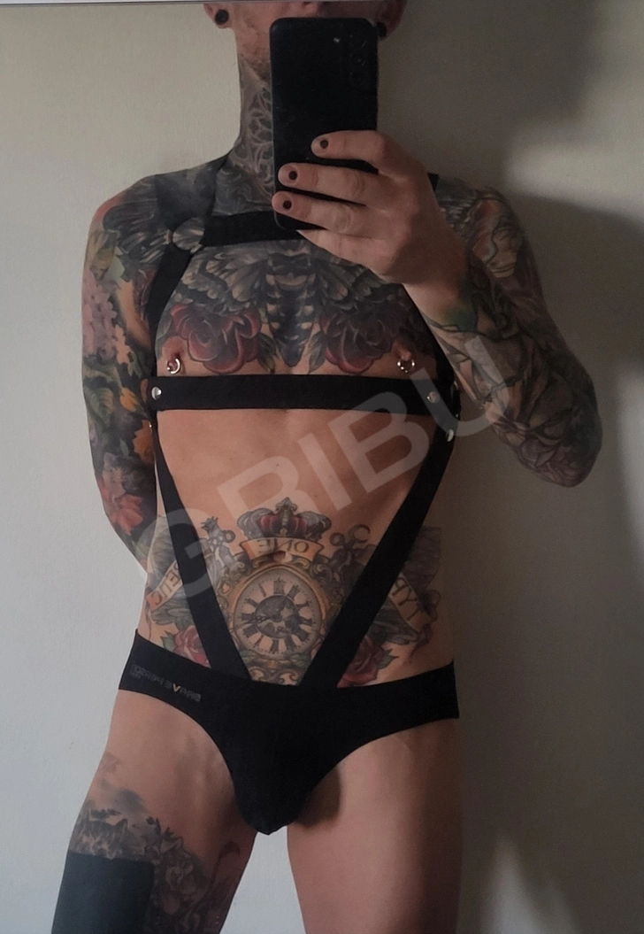 Advertisement (8841805) - fistbttm 1