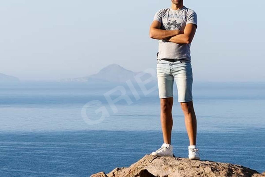 Advertisement (8725156) - Jimys 1