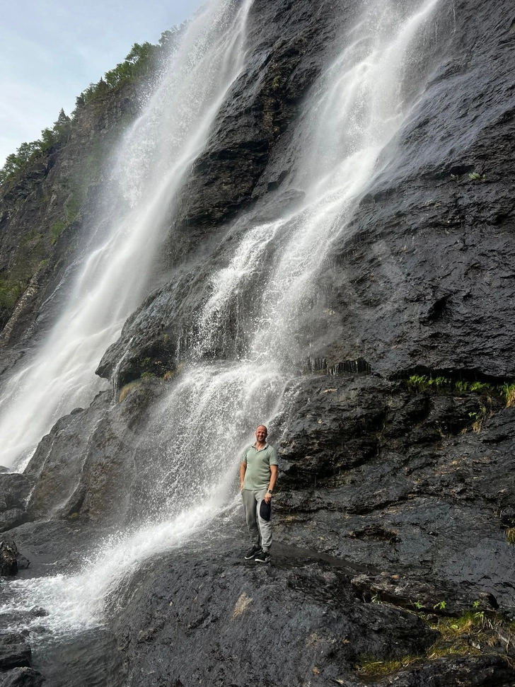 Advertisement (8835620) - lietprateejs85 1
