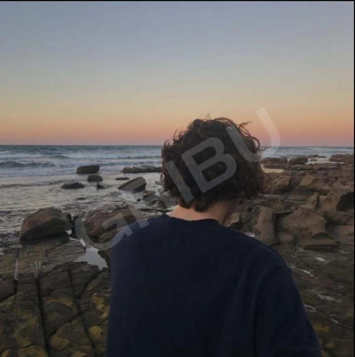 Advertisement (8841597) - DanielDi 1