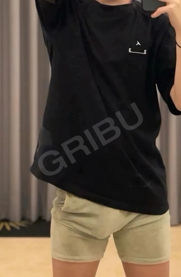 Advertisement (8123049) - woffunx 1